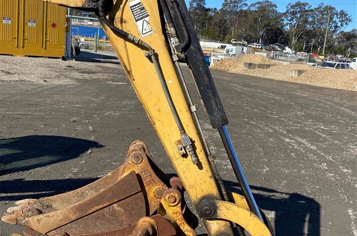 
								Used 2007 Caterpillar 301.4C full									