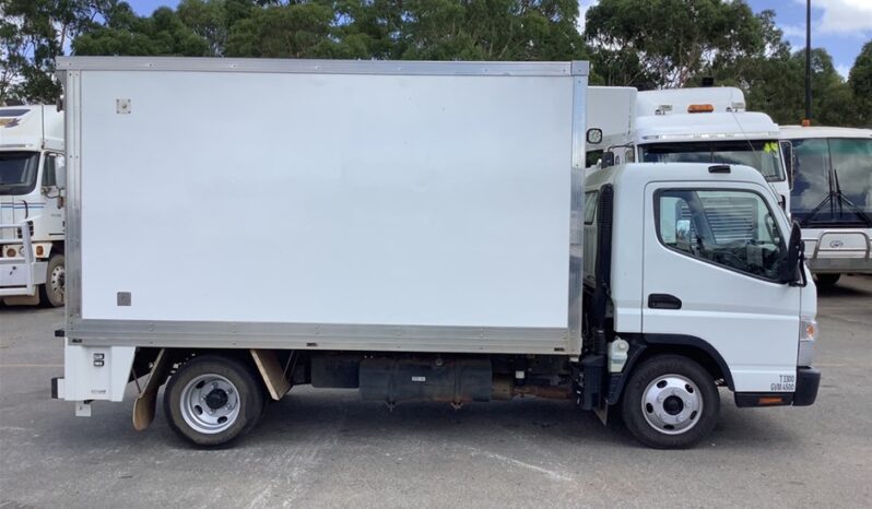 
								Used 2017  Mitsubishi Fuso Canter 515 full									